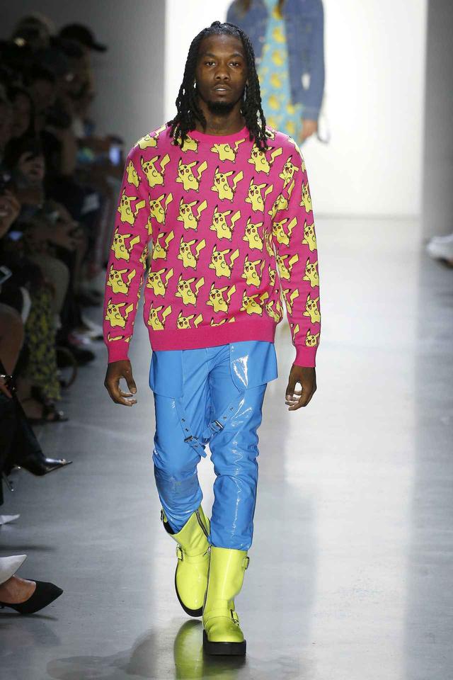 画像8: カーディ・Bの夫オフセット、ピカチュウの服を着てランウェイデビュー
