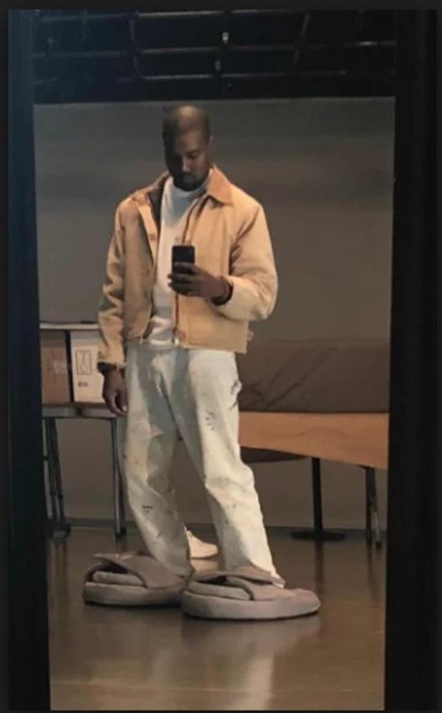 画像: ©Kanye West