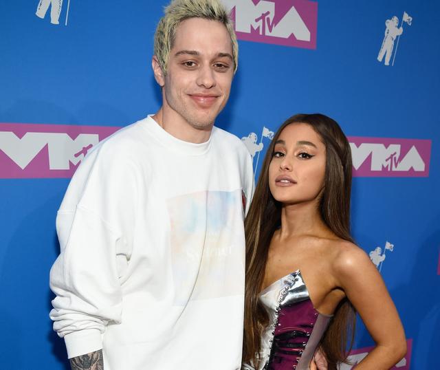 画像: 8月に行われたMTVビデオ・ミュージック・アワードのレッドカーペットにそろって登場したアリアナ&ピート。