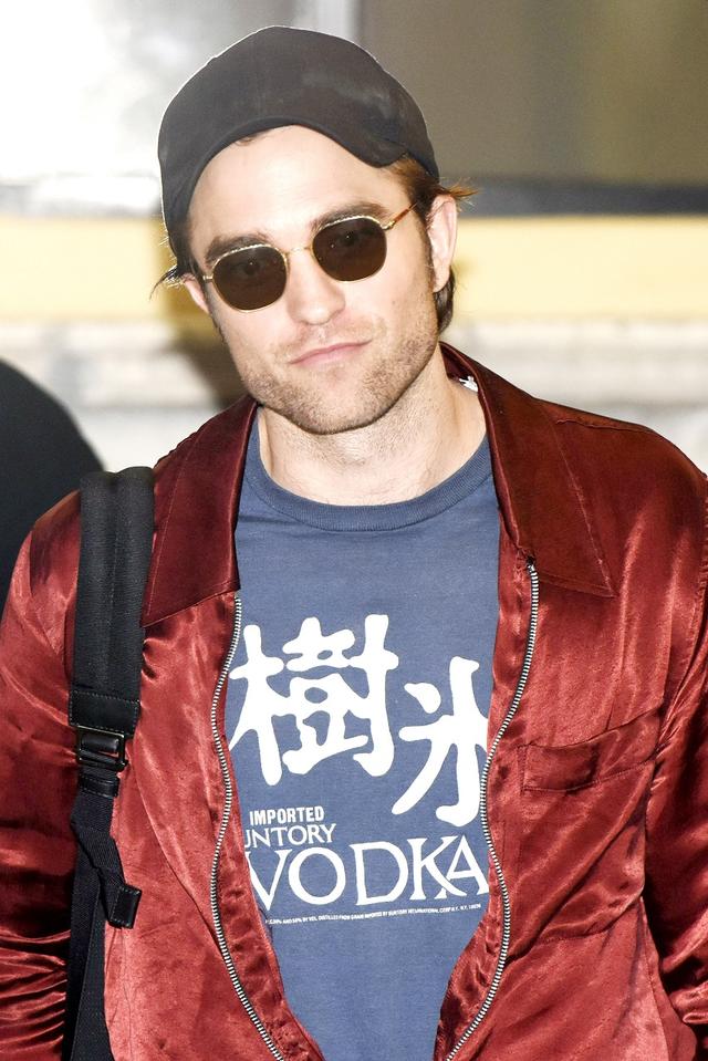 画像2: ロバート・パティンソンの私服Tシャツに書かれた謎の「日本語」が気になりすぎる