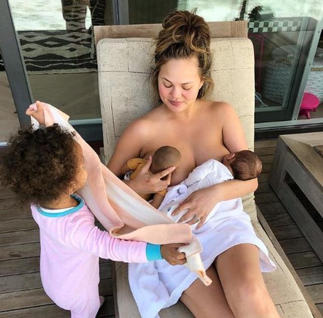 画像: ©Chrissy Teigen/Instagram