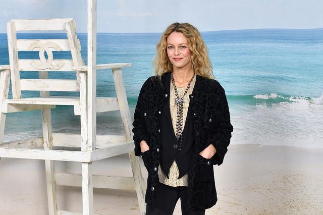 画像: フランス人女優のヴァネッサ・パラディ。シャネルの広告塔を務める娘のリリー・ローズ・デップの姿は今回は見かけられなかった。