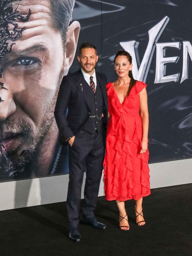 画像: トム・ハーディと妻のシャーロット・レイリー