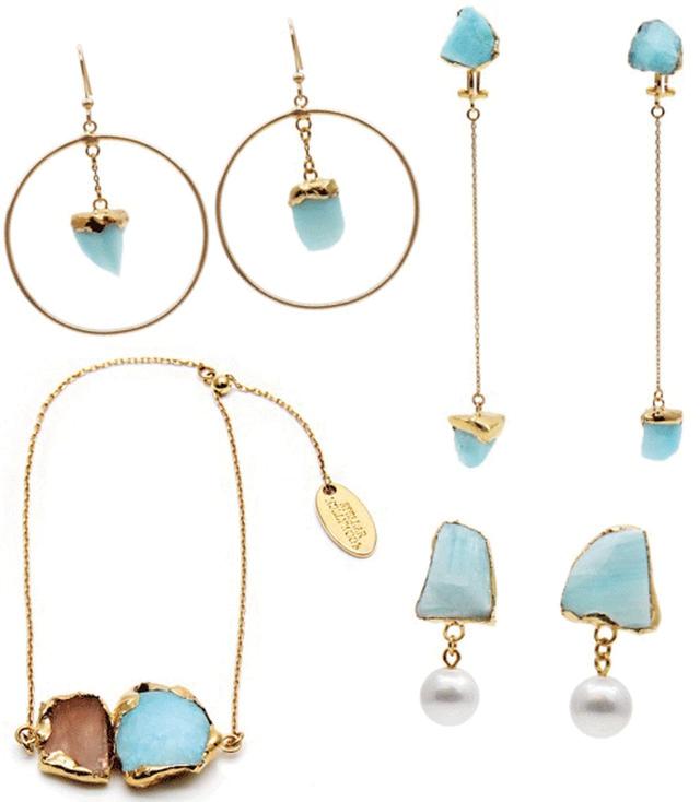 画像: 写真左上から時計回り:STELLAR HOLLYWOOD サークルジェムストーンピアス(ブルーアラゴナイト)9,800円(+tax)/ チェーンジェムストーンイヤリング(ブルーアラゴナイト)9,800円(+tax)/ ジェムストーン貝パールピアス(ブルーアラゴナイト)8,900円(+tax)/ ジェムストーンコンビチェーンブレス(ブルーアラゴナイト)7,900円(+tax)