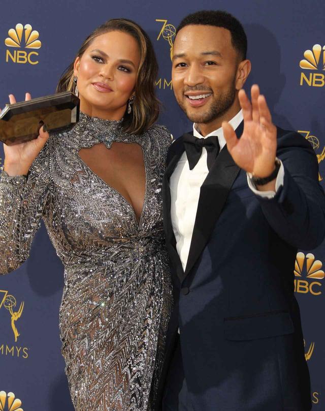 画像: ジョン・レジェンド&クリッシー・テイゲンは娘とショーを鑑賞