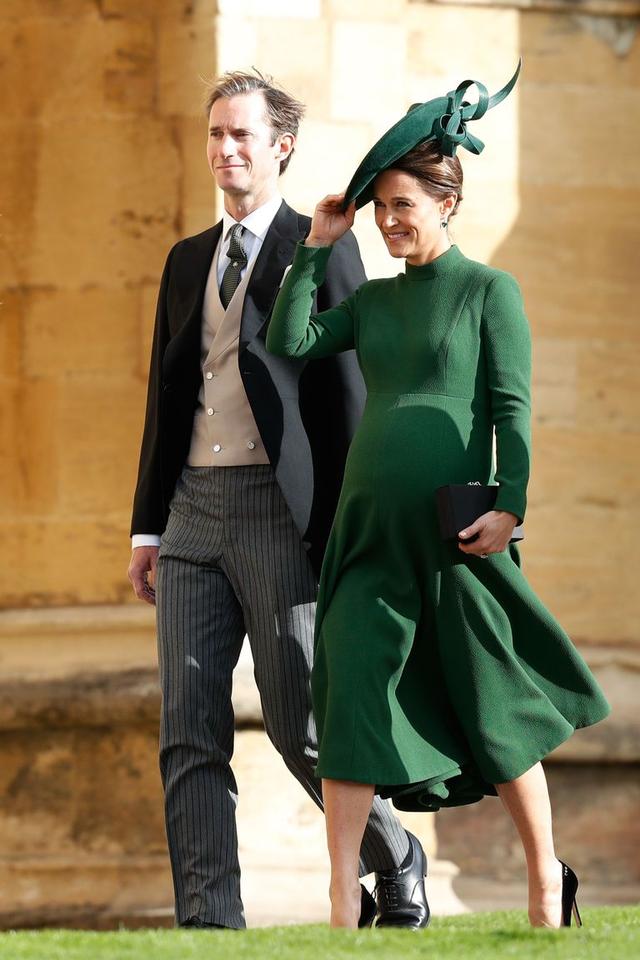 画像: ユージェニー王女の結婚式に出席したジェームズとピッパ。