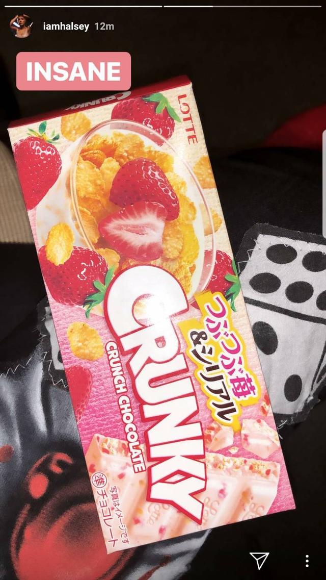 画像2: ホールジー、110円の日本のお菓子にハマってしまう