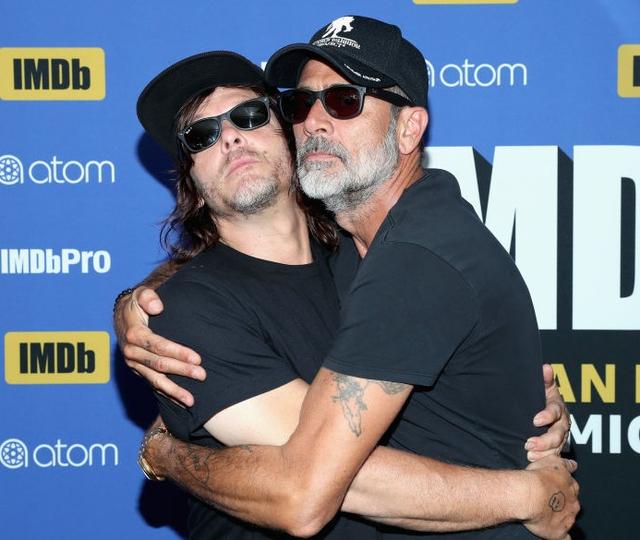 画像: (左から)ノーマン・リーダス、ジェフリー・ディーン・モーガン