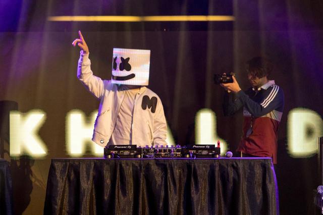 画像9: 全世界から100万人が投票!トップDJを決める投票で今年1位に輝いたのは?