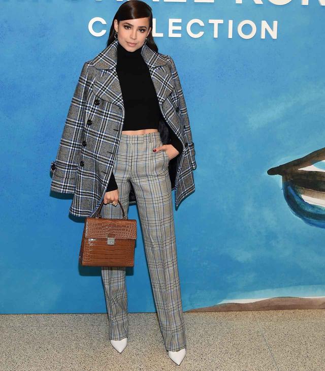 画像1: ソフィア・カーソン、マイケル・コース コレクションのチェックアイテムの着こなしに注目