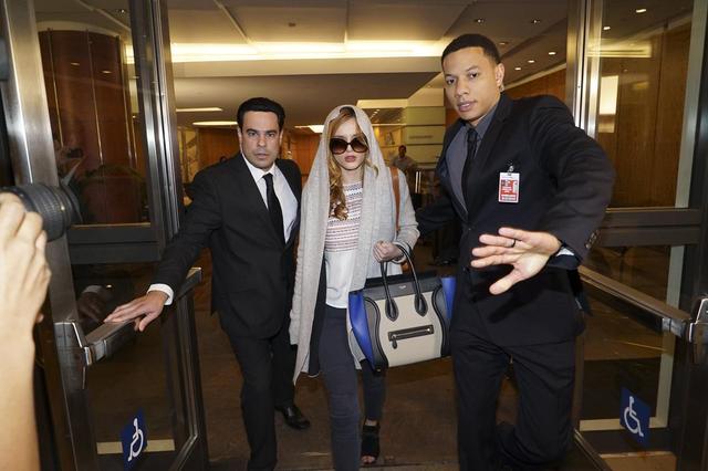 画像7: 大学生から人気女優へと駆け上がる注目ドラマ『FAMOUS IN LOVE』のファッションに迫る