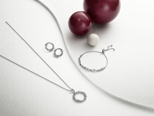 画像2: PANDORA新作は、冬の美しさが光る、重ねづけを楽しむ極上ジュエリー