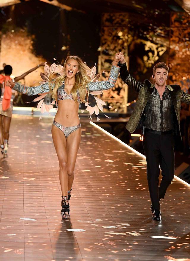画像: ミュージカル・ゲストはザ・チェインスモーカーズ