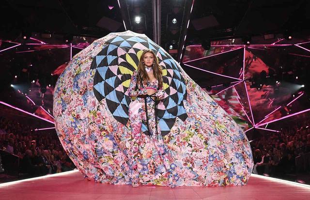 画像: ジジ・ハディッドがもうすぐ来日!日本に向けて出発したことを報告