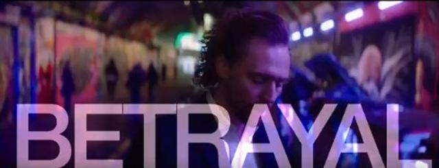 画像: 動画の最後にはタイトルの『Betrayal』の文字が。©Tom Hiddleston/ Twitter