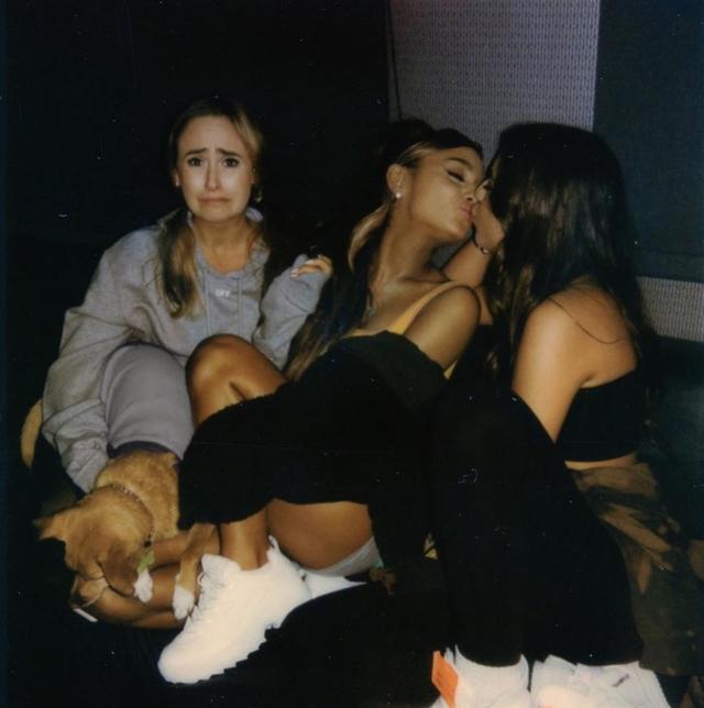 画像: 真っ直ぐな角度でみるとこんな感じ。©Ariana Grande/ Instagram