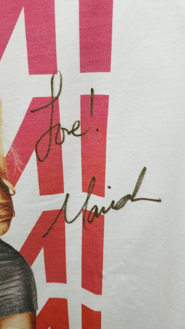 画像2: マライア・キャリー、かなり貴重な直筆サイン入りTシャツをプレゼント