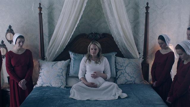 画像: @HandmaidsOnHulu/Twitter
