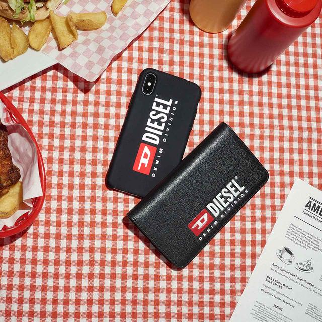 画像: Diesel スマートフォンケース 右:¥6,800 左:3,900