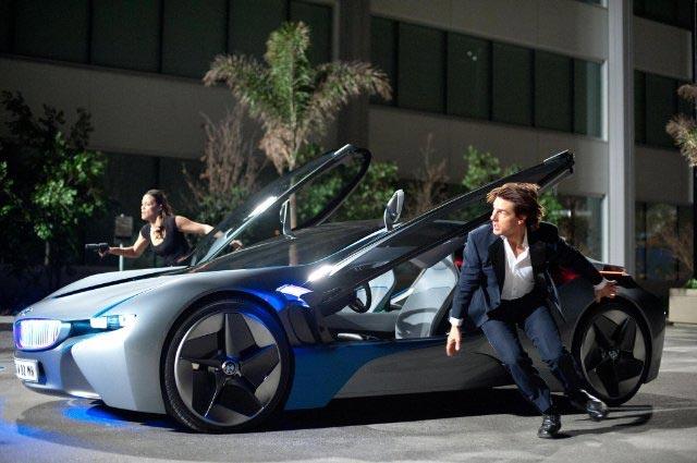 画像7: BMW i8、2千万のハイブリッドスポーツカーに乗る20歳モデル