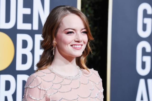 画像: ゴールデン・グローブ賞に出席したエマ・ストーン。