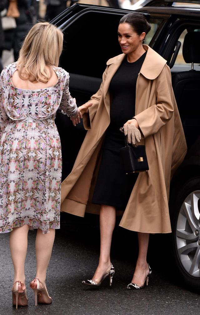 画像1: メーガン妃、一般女性たちの「就活服」をコーディネート