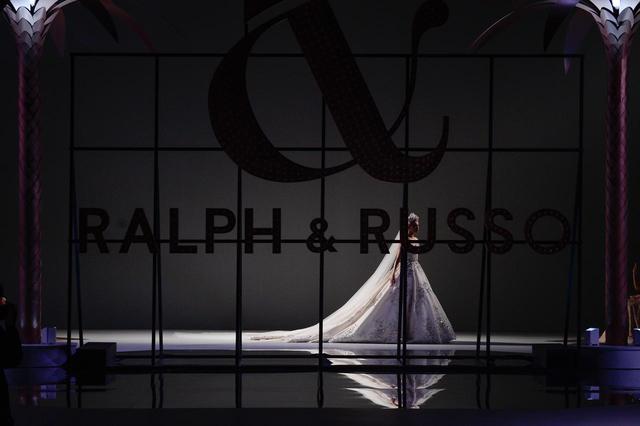画像5: ラルフ&ルッソのショーに登場したエルザ・ホスクがリアルプリセス