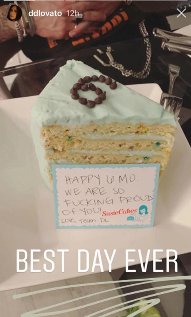画像: デミ・ロヴァート、「今までで1番最高の日」薬物を絶って半年を迎えお祝い