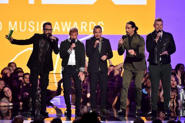 画像: 米iTunes1位を獲得した新作のヒットのおかげで新世代のファンも獲得し、MTV VMAといった大型アワードにもひっぱりだこ。