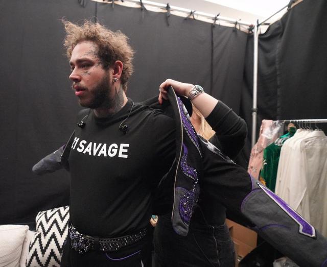 画像2: Tシャツの胸元に「21 Savage」の文字