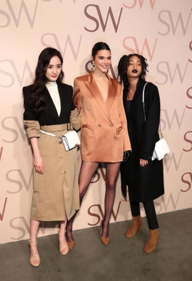 画像1: スチュアート・ワイツマン、ケンダルなど旬モデルのキャンペーン動画が公開