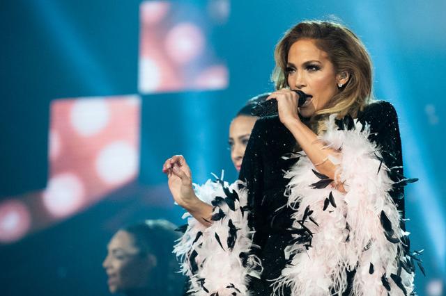 画像1: ジェニファー・ロペスが、動画共有アプリ「Tik Tok」に参加!