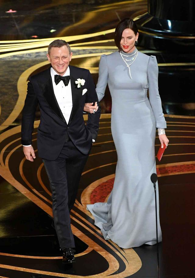 画像2: ダニエル・クレイグ&シャーリーズ・セロン、オスカーの貴重なリハ姿を公開