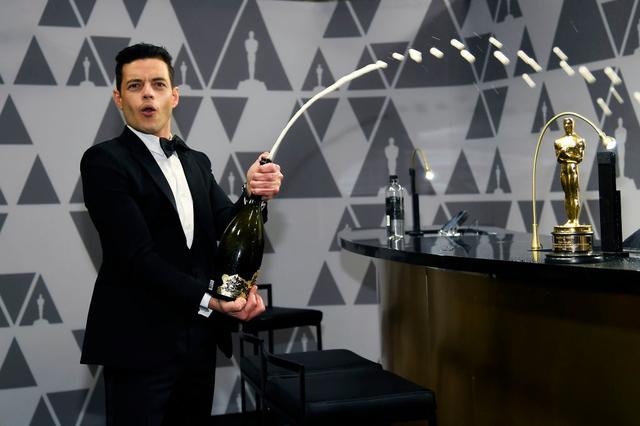 画像5: ラミ・マレック、アカデミー賞ステージから落下していた!救護班も出動