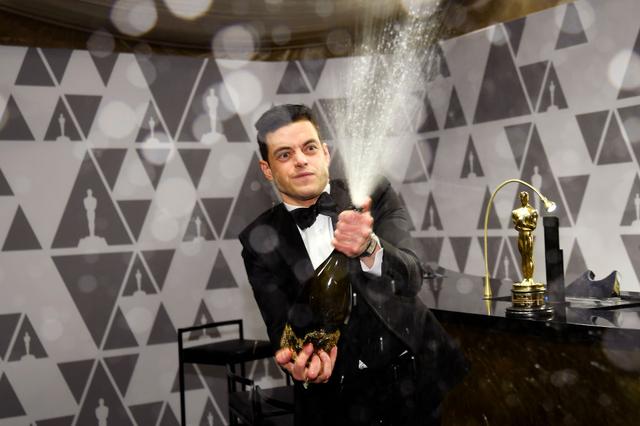 画像6: ラミ・マレック、アカデミー賞ステージから落下していた!救護班も出動