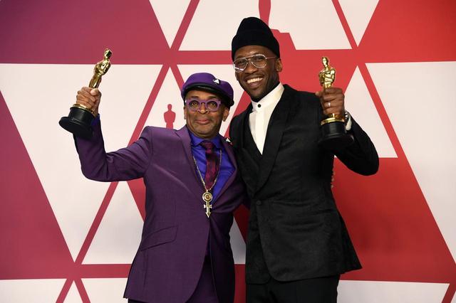 画像: リー監督と『グリーンブック』で助演男優賞に輝いたマハーシャラ・アリ。