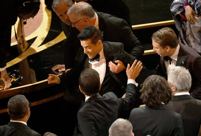 画像3: ラミ・マレック、アカデミー賞ステージから落下していた!救護班も出動