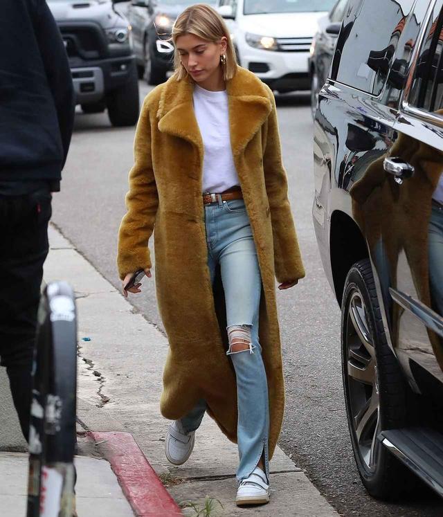画像1: モデルのヘイリー・ビーバー