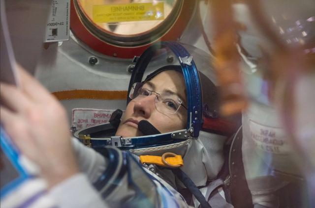 画像: クリスティーナ・コーク宇宙飛行士。 https://twitter.com/Astro_Christina/status/1103397473484238848