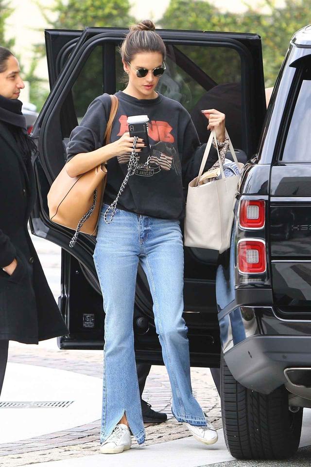 画像: モデルのアレッサンドラ・アンブロジオ
