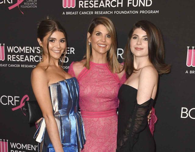 画像: 左から、次女オリヴィア・ジェイド・ジャヌリ(左)、ロリ(中央)、長女イザベラ・ローズ・ジャヌリ(右)。