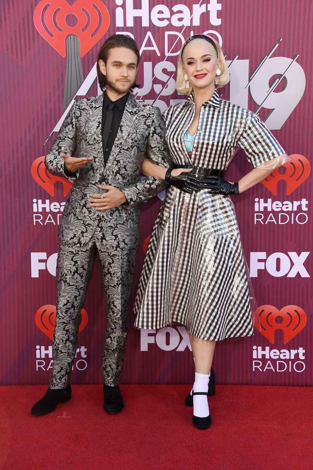 画像2: iHeartRadioアワードのレッドカーペットスタイルをお届け、人気セレブの衣装は?