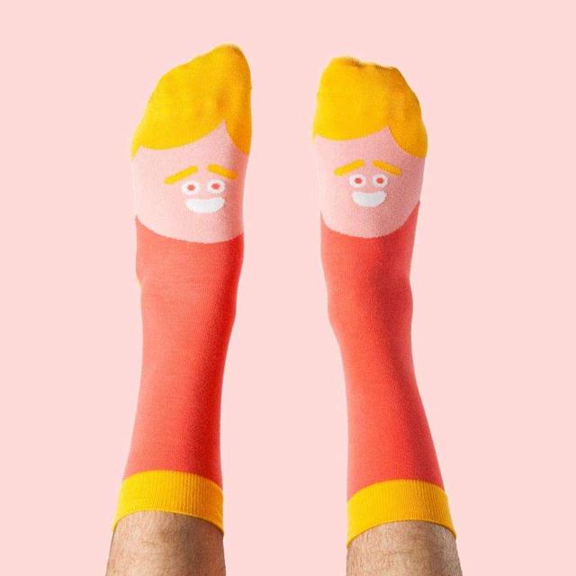 画像: ブラッド・ピットをモチーフにした「ブラッド・フィート(足)」 www.chattyfeet.com