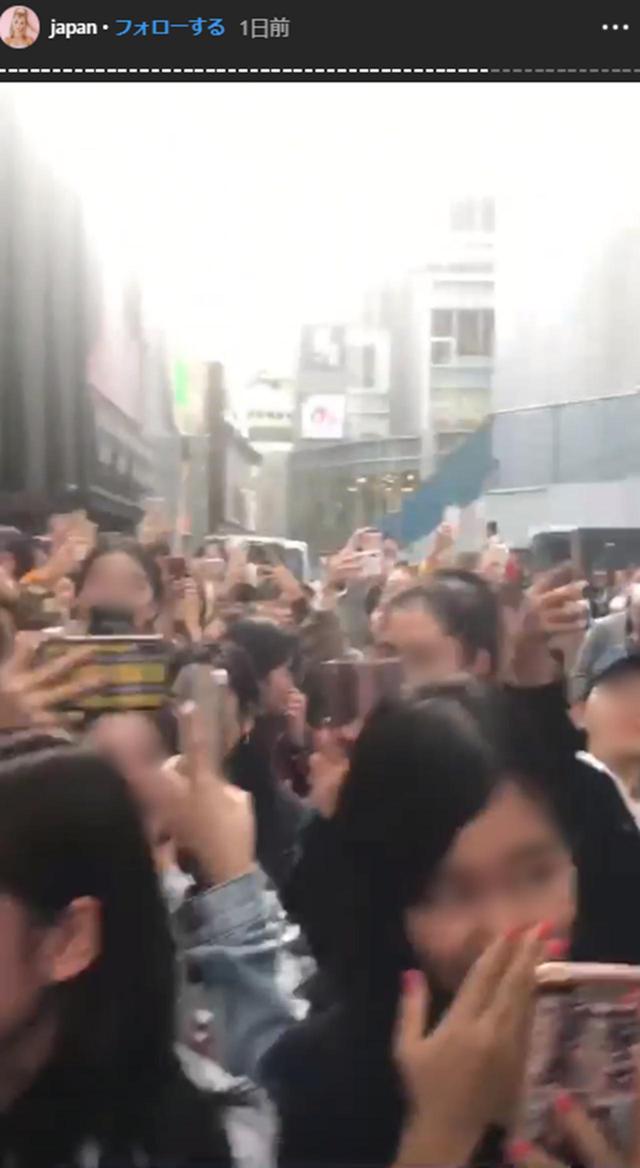 画像2: ローレンが訪れる場所には大勢の人が