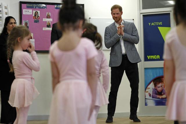 画像1: もうすぐパパに!ヘンリー王子が子供たちとバレエレッスン