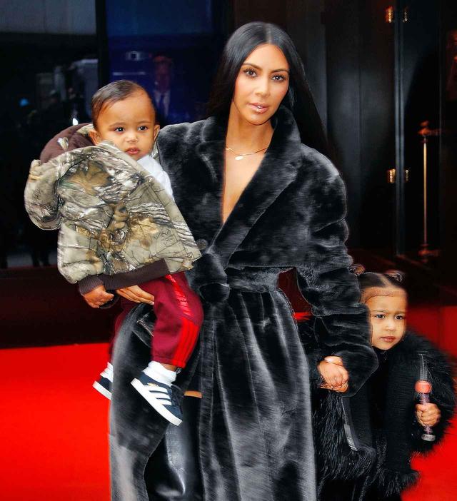画像1: カニエ・ウェストとキム・カーダシアン、子供たちのいたずらに本気でビビる