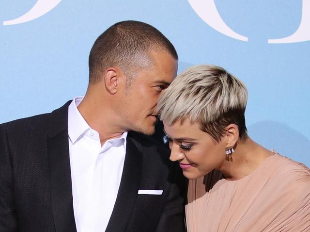 画像1: ケイティ・ペリーとオーランド・ブルーム、人目もはばからずイチャつく