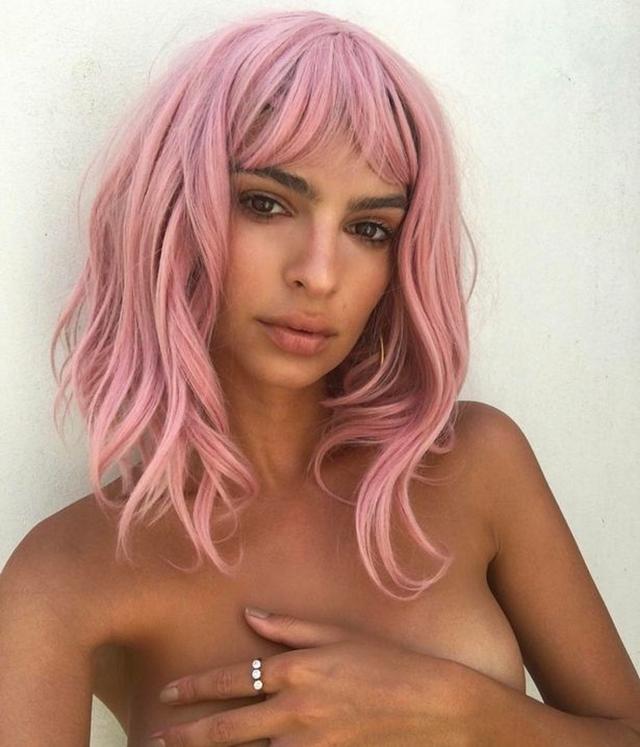 画像: エミリーが2017年夏に披露したピンクへア。©Emily Ratajkowski/ Instagram