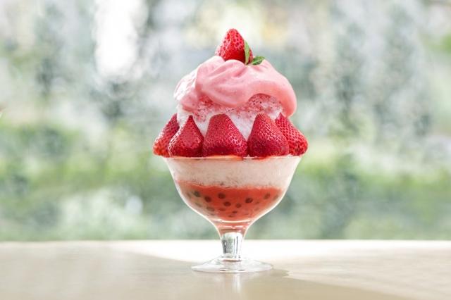 画像: ふわっとタピオカかき氷 苺×ライチエスプーマ(本体価格 1,300円)