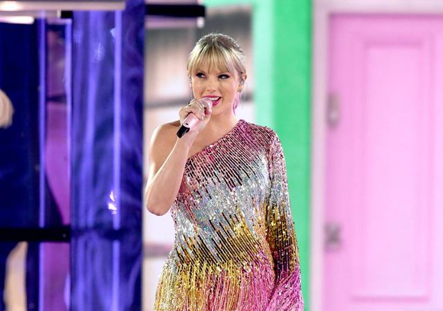 画像1: テイラー・スウィフト、ビルボード・ミュージック・アワードで新曲「ME!」を披露